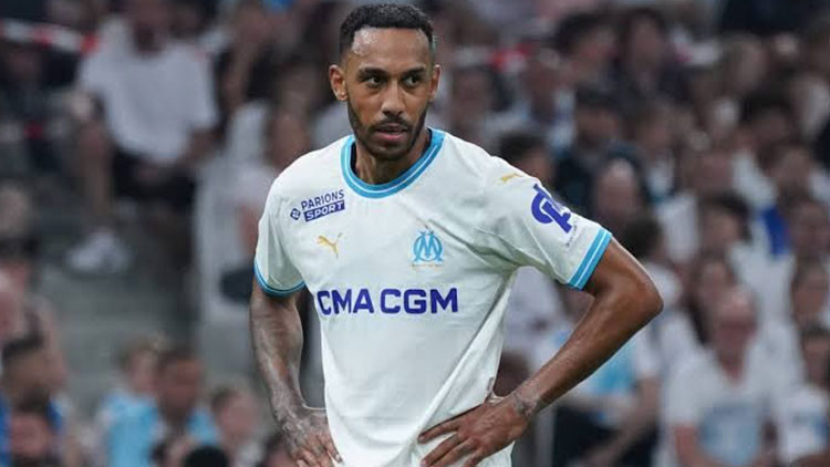 Aubameyangin coruma transferinde okul engeli Ia5ZCYVA